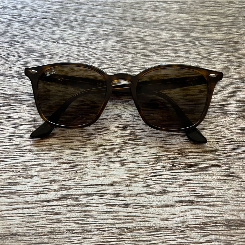 Women’s RayBan sunglasses